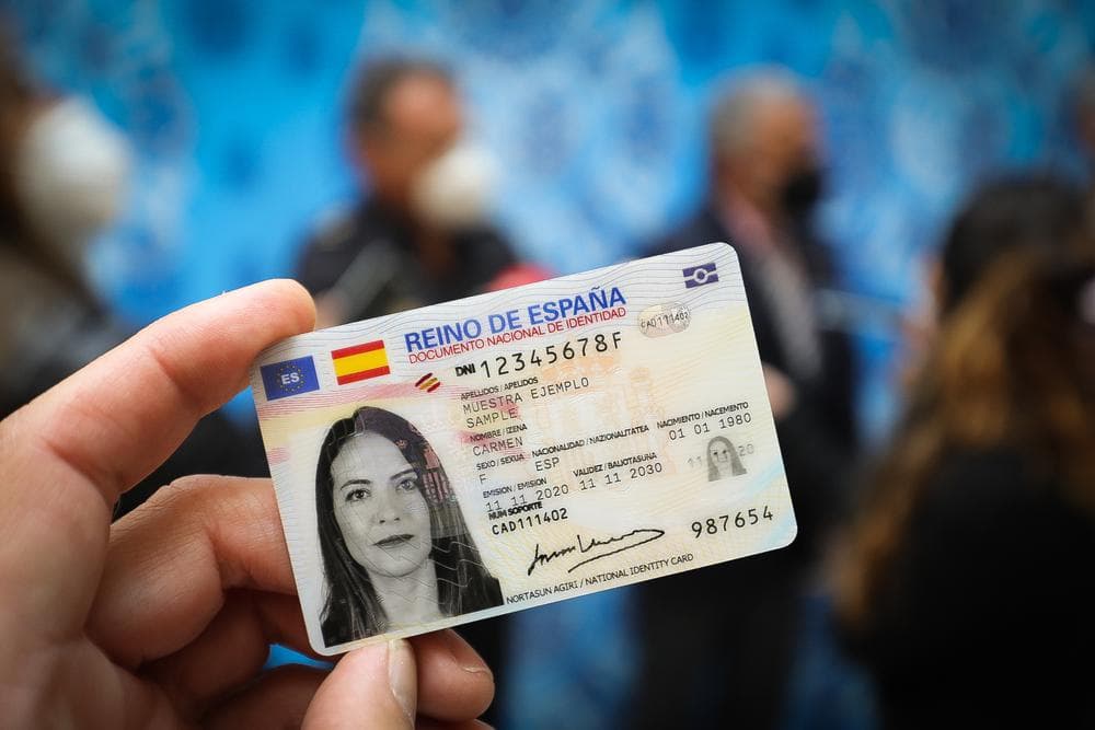 Ejemplo de tarjeta de identidad española (DNI)