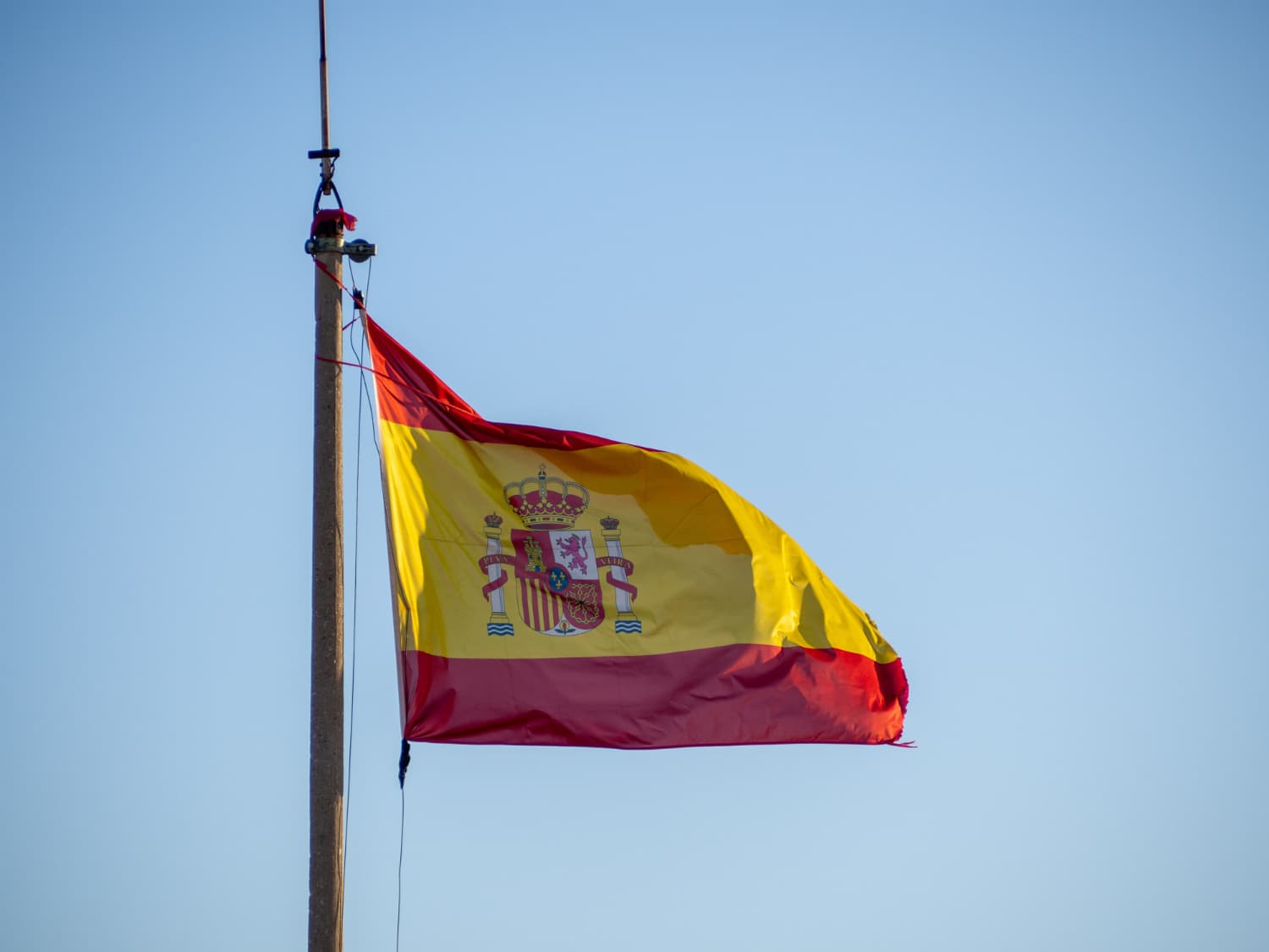 Spanish flag symbolizing settling in Spain