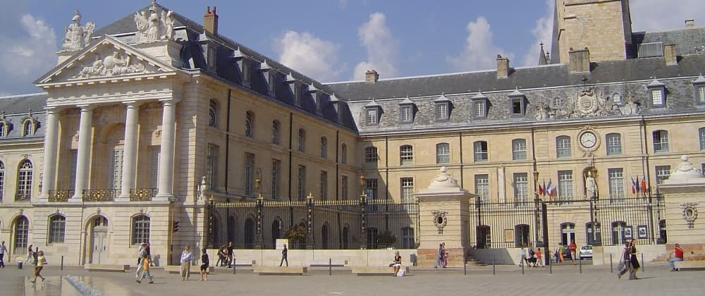 Student housing in France: CROUS and private residences